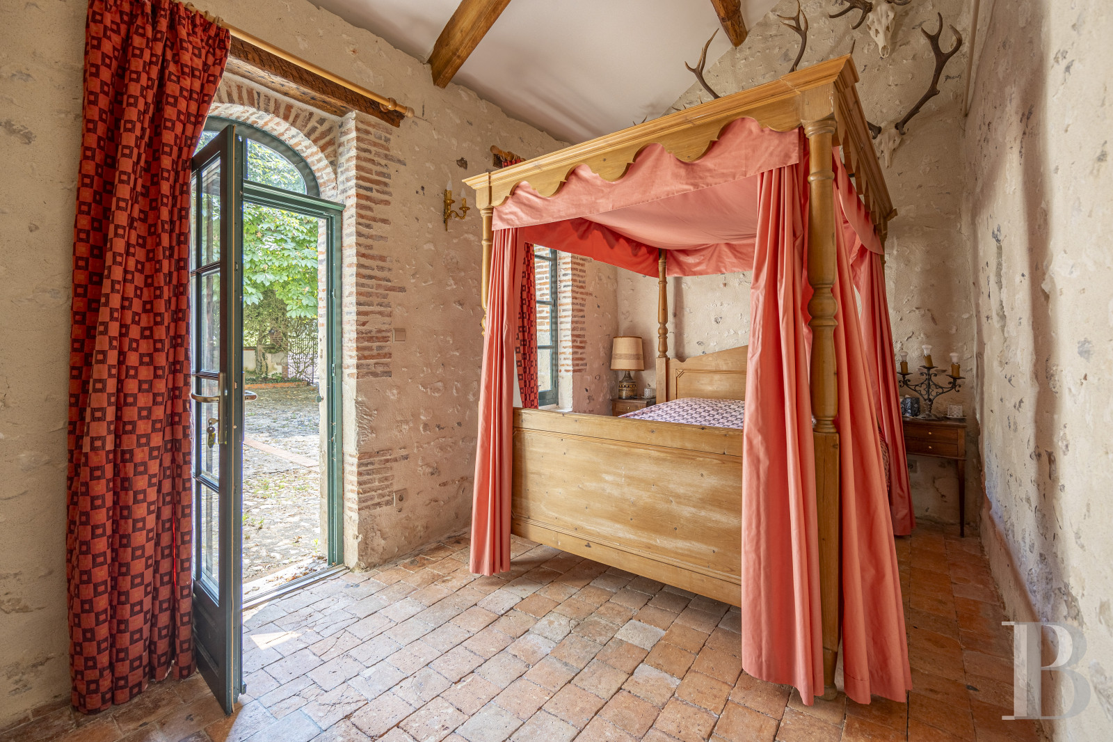 Au sud du Loiret, à Bonny-sur-Loire, un château d’inspiration Directoire entouré de bois - photo  n°31